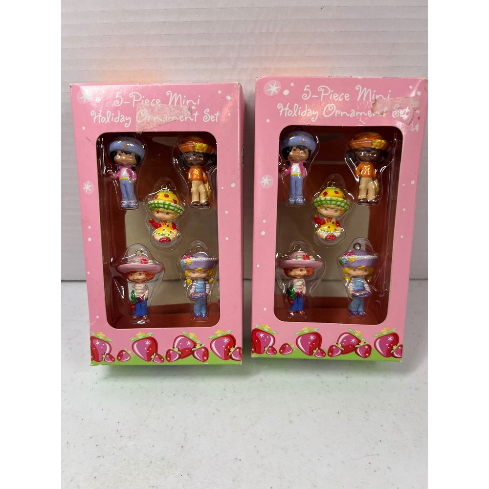 Lot of 2 Strawberry Shortcake 5 Piece Mini Holiday Ornament Sets 2004 AXOR-041L